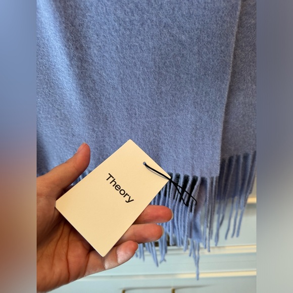 Theory Cashmere Scarf - Picture 1 of 3
